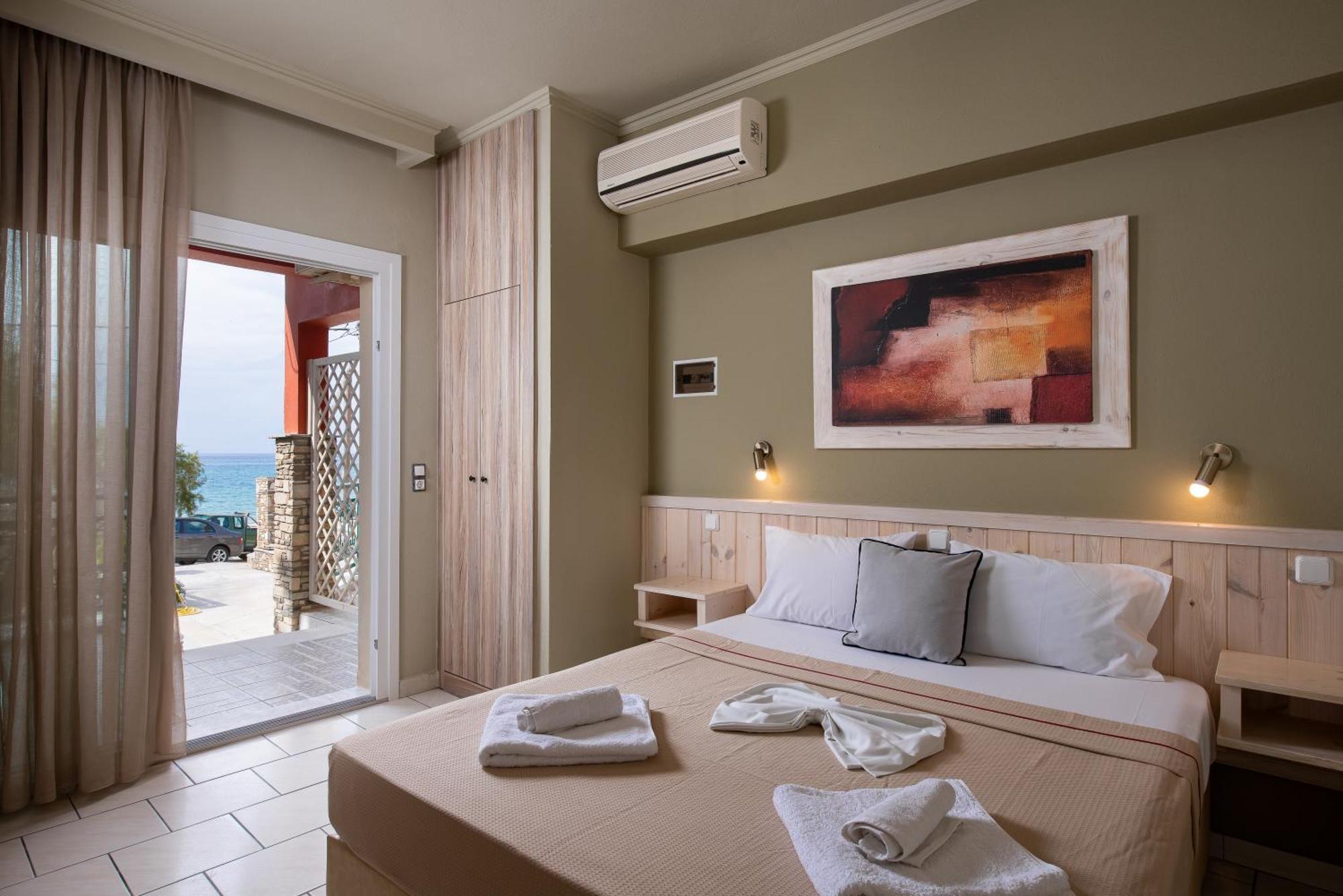 Castaway Suites - Studios Christos Лименария Екстериор снимка